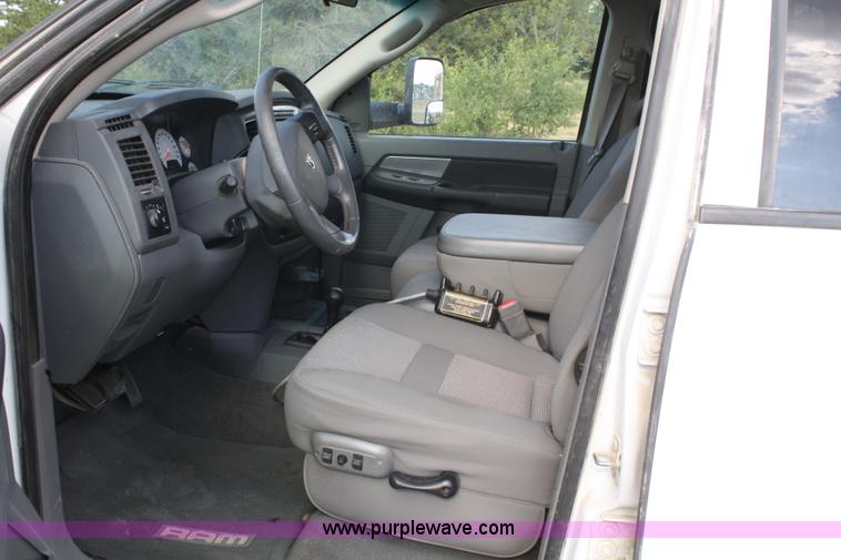 image for item B6867 2007 Dodge Ram 3500 HD quad cab flatbed pickup truck