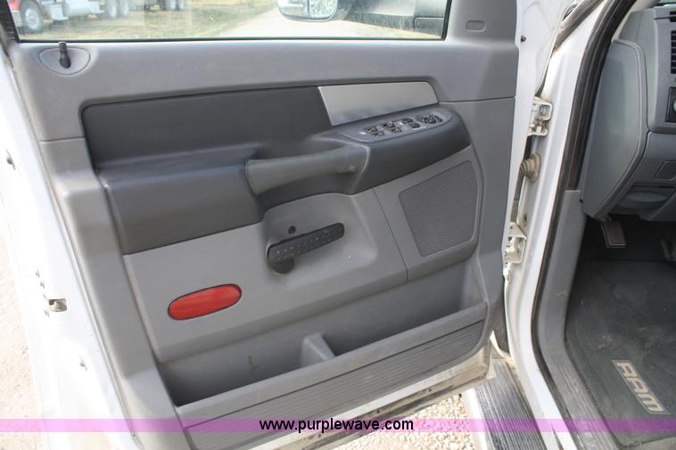 image for item B6867 2007 Dodge Ram 3500 HD quad cab flatbed pickup truck
