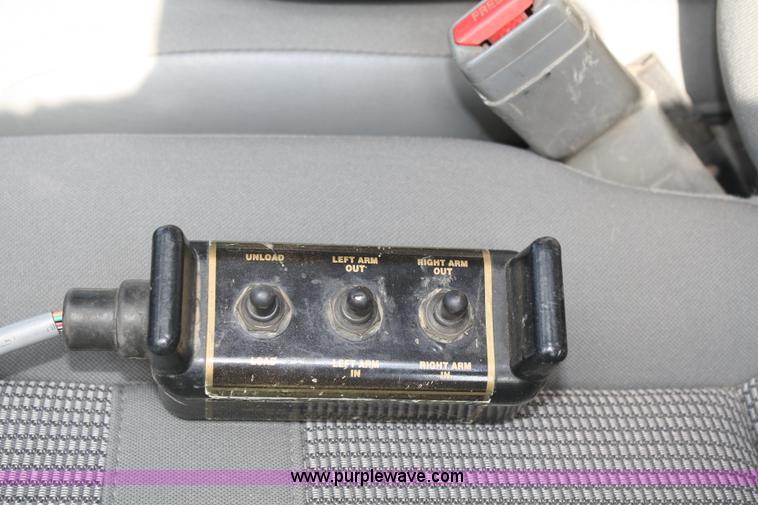 image for item B6867 2007 Dodge Ram 3500 HD quad cab flatbed pickup truck