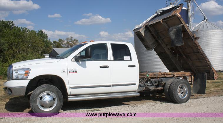 image for item B6867 2007 Dodge Ram 3500 HD quad cab flatbed pickup truck