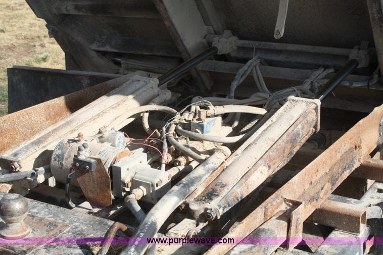 image for item B6867 2007 Dodge Ram 3500 HD quad cab flatbed pickup truck