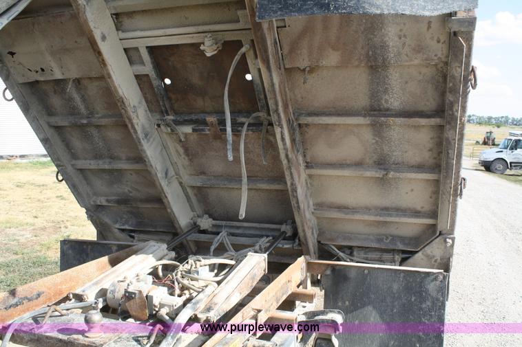image for item B6867 2007 Dodge Ram 3500 HD quad cab flatbed pickup truck