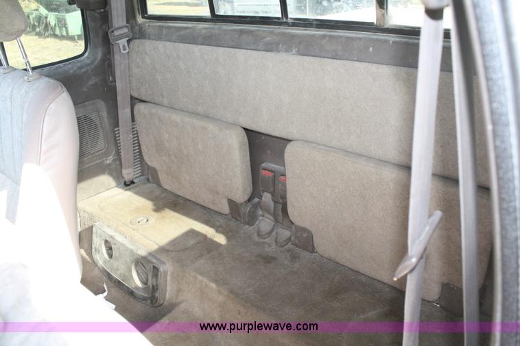 image for item B6870 2000 Toyota Tacoma SR5 extended cab pickup truck