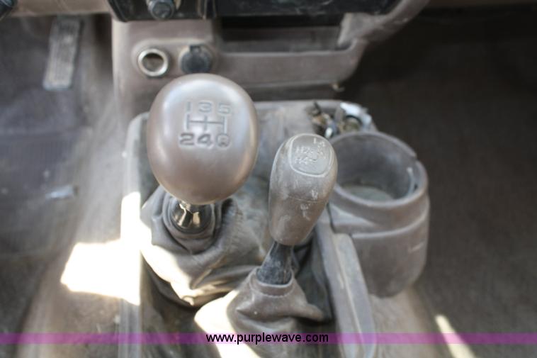 image for item B6870 2000 Toyota Tacoma SR5 extended cab pickup truck