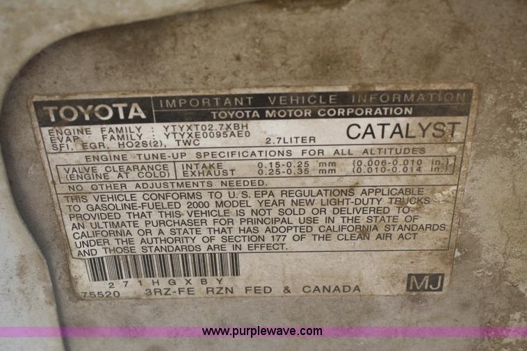 image for item B6870 2000 Toyota Tacoma SR5 extended cab pickup truck