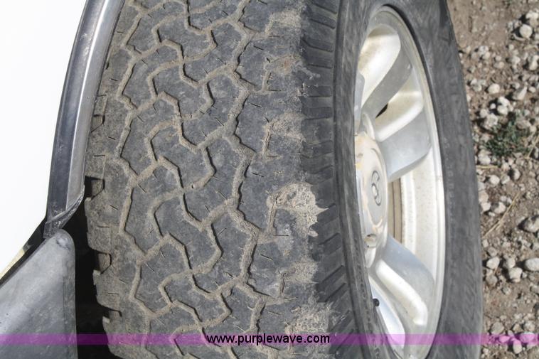 image for item B6870 2000 Toyota Tacoma SR5 extended cab pickup truck