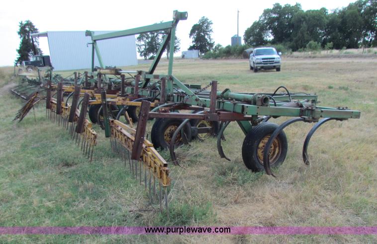 image for item B7338 John Deere E1600 chisel