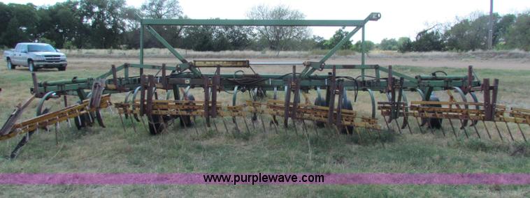 image for item B7338 John Deere E1600 chisel