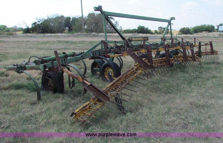 image for item B7338 John Deere E1600 chisel