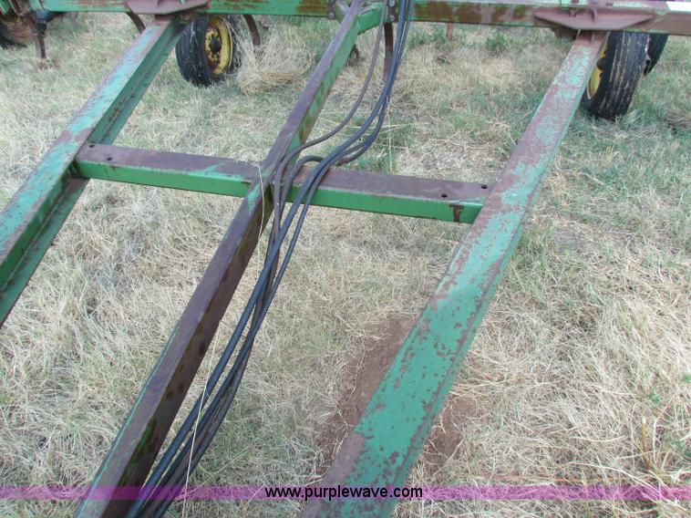 image for item B7338 John Deere E1600 chisel