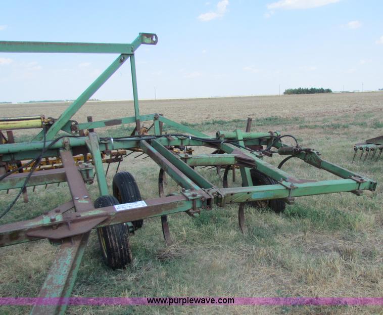 image for item B7338 John Deere E1600 chisel