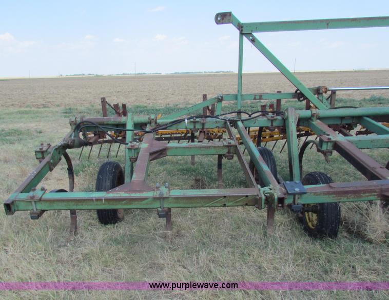 image for item B7338 John Deere E1600 chisel