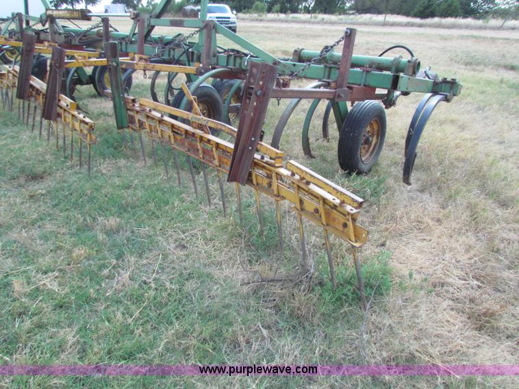 image for item B7338 John Deere E1600 chisel