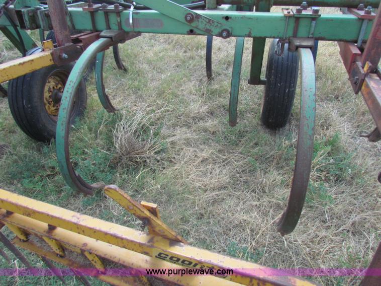 image for item B7338 John Deere E1600 chisel