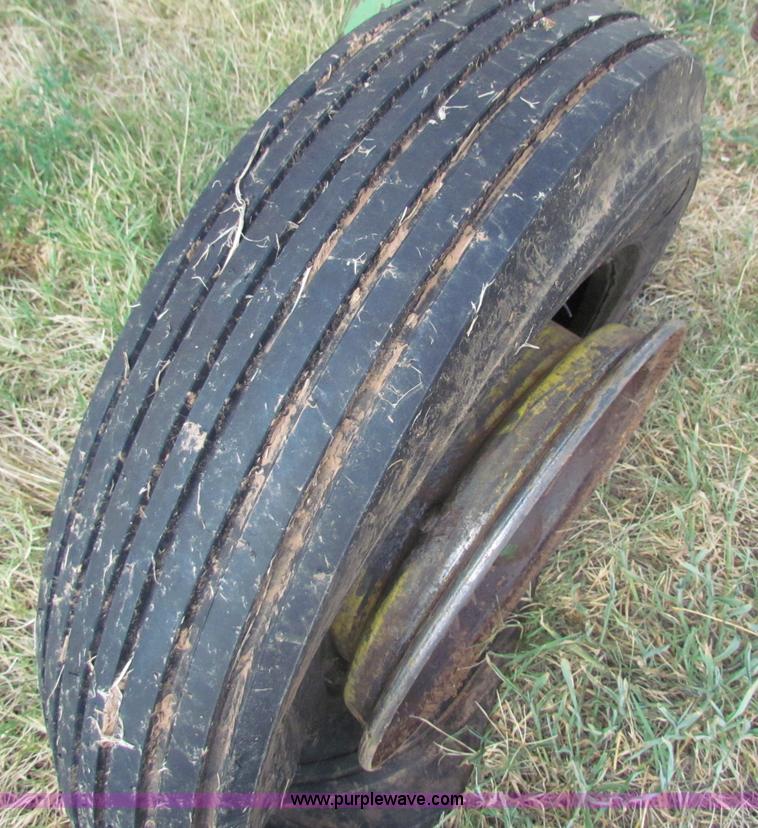 image for item B7338 John Deere E1600 chisel