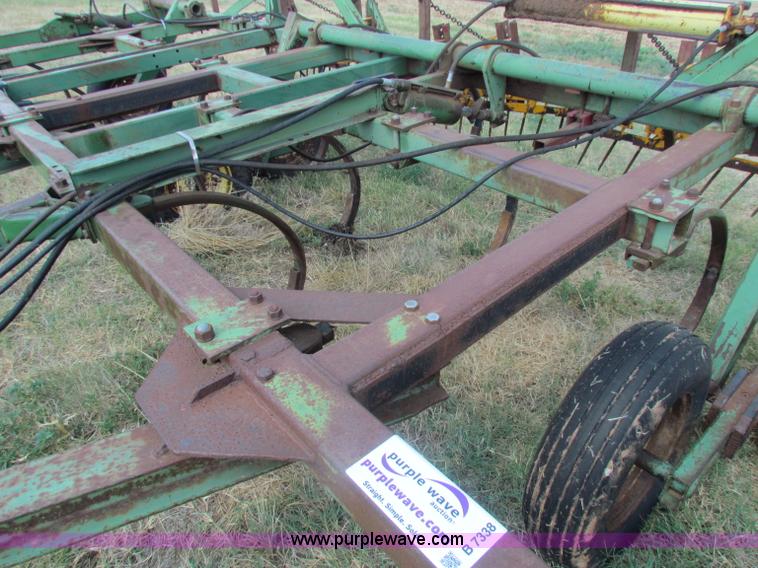 image for item B7338 John Deere E1600 chisel