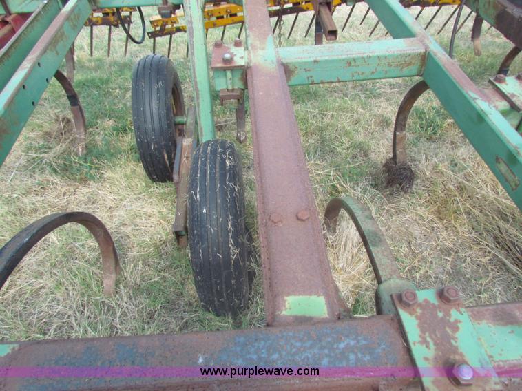 image for item B7338 John Deere E1600 chisel