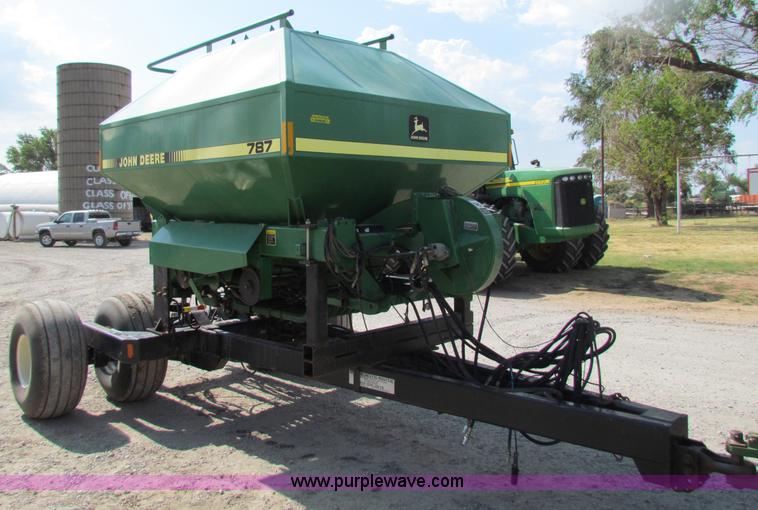 image for item B7340 1996 John Deere 787 Air Seeder Cart