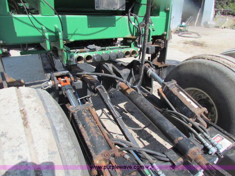 image for item B7340 1996 John Deere 787 Air Seeder Cart