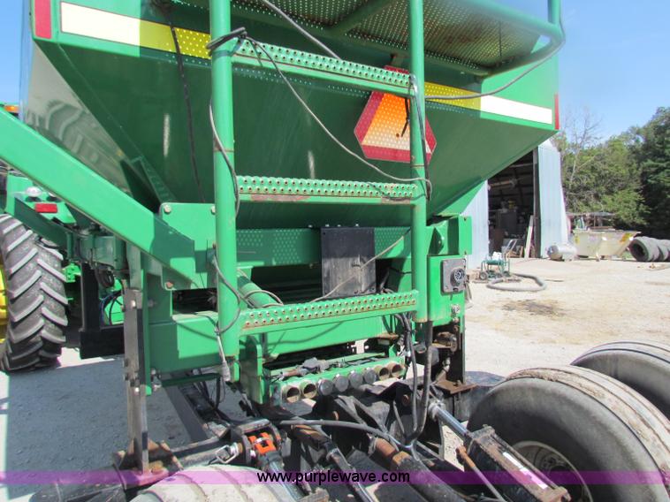 image for item B7340 1996 John Deere 787 Air Seeder Cart