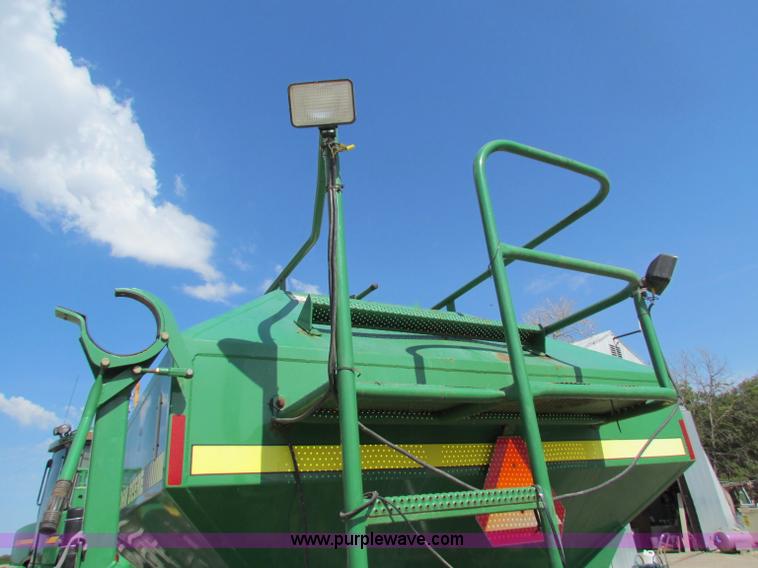 image for item B7340 1996 John Deere 787 Air Seeder Cart