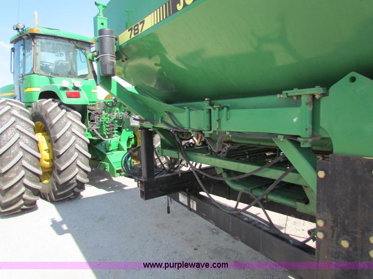 image for item B7340 1996 John Deere 787 Air Seeder Cart