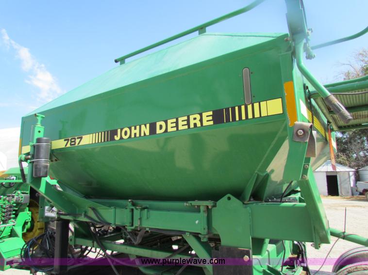 image for item B7340 1996 John Deere 787 Air Seeder Cart