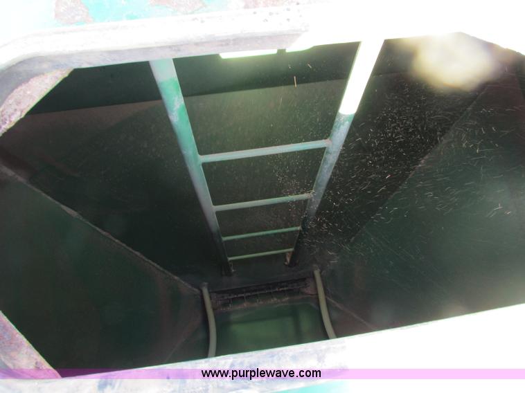 image for item B7340 1996 John Deere 787 Air Seeder Cart