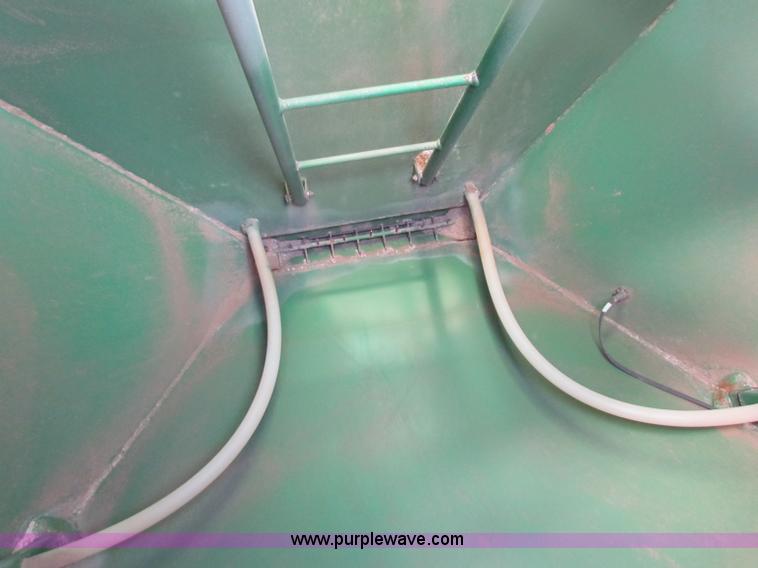 image for item B7340 1996 John Deere 787 Air Seeder Cart