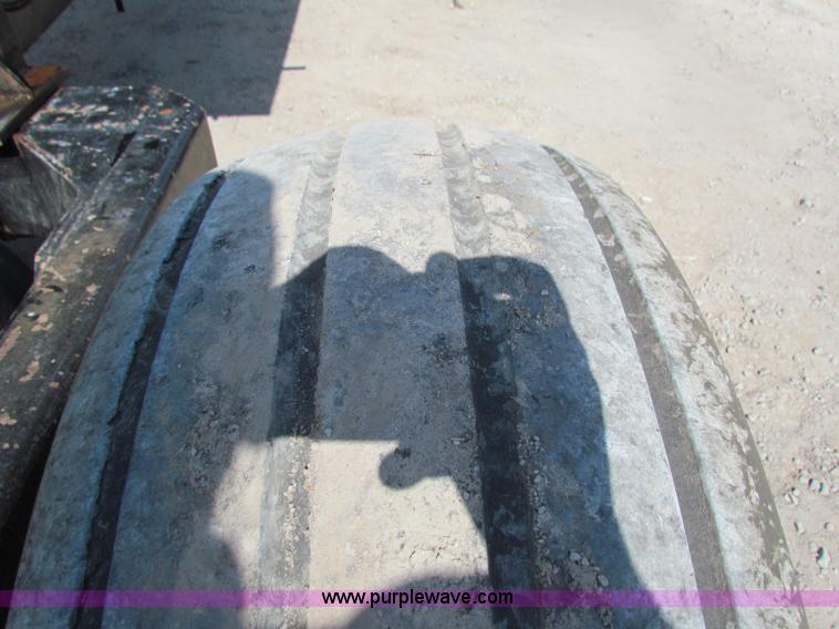 image for item B7340 1996 John Deere 787 Air Seeder Cart