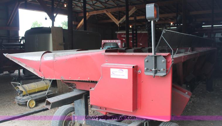 image for item C2688 Case IH 1064 corn header
