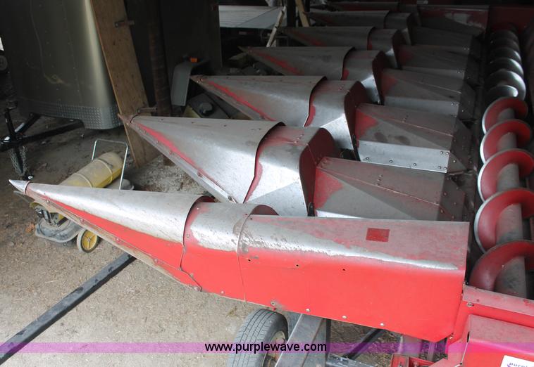 image for item C2688 Case IH 1064 corn header