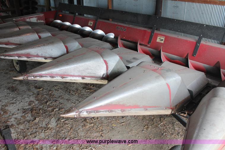 image for item C2688 Case IH 1064 corn header