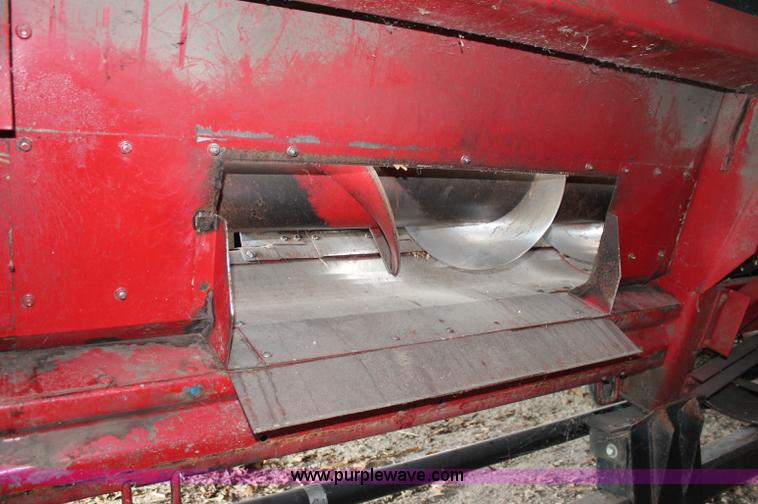 image for item C2688 Case IH 1064 corn header