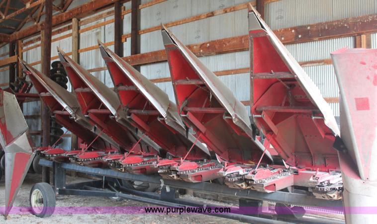 image for item C2688 Case IH 1064 corn header