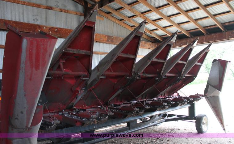 image for item C2688 Case IH 1064 corn header