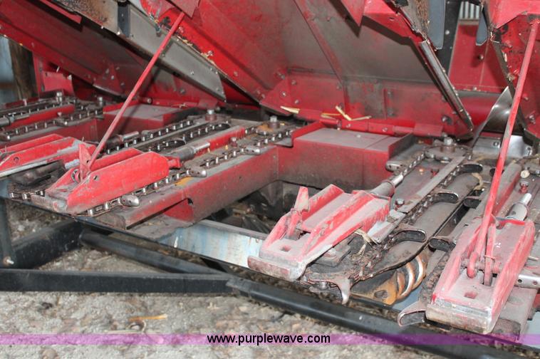 image for item C2688 Case IH 1064 corn header
