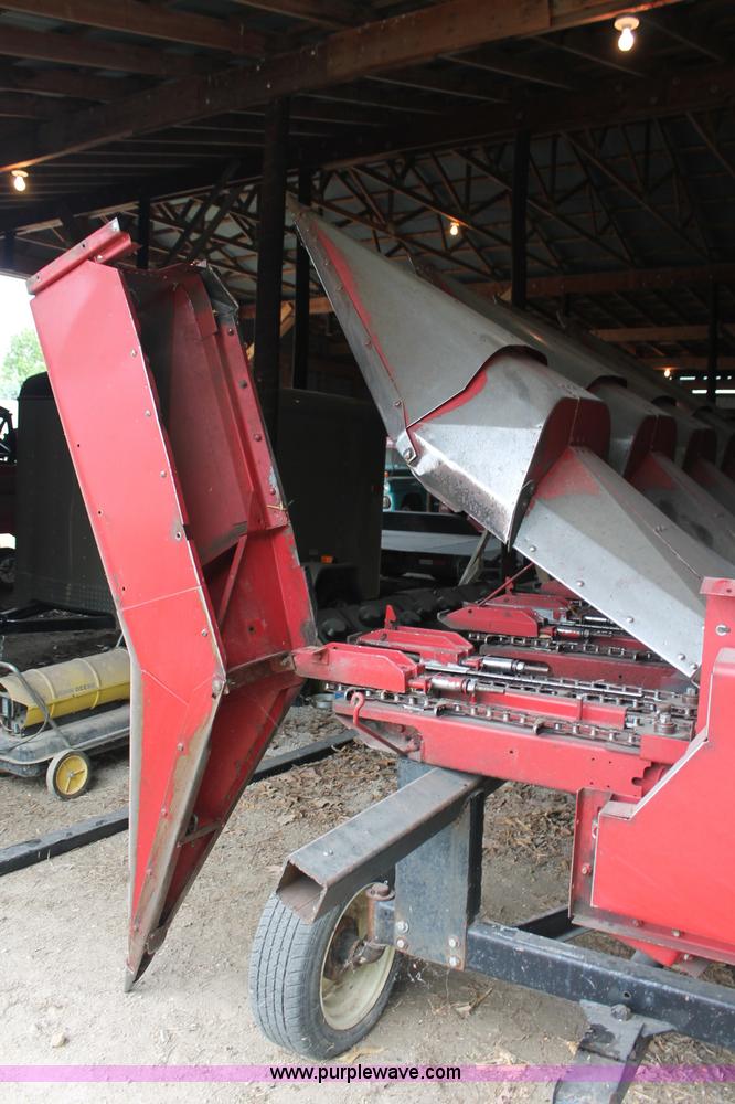 image for item C2688 Case IH 1064 corn header