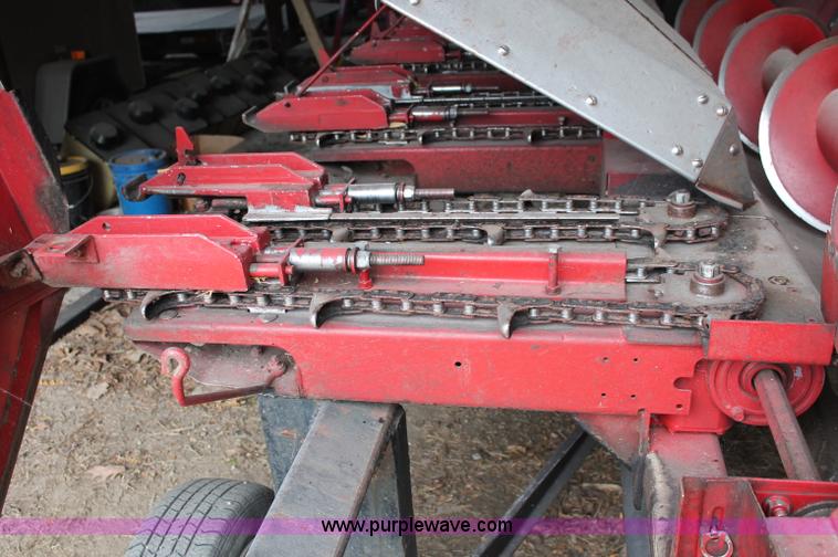 image for item C2688 Case IH 1064 corn header