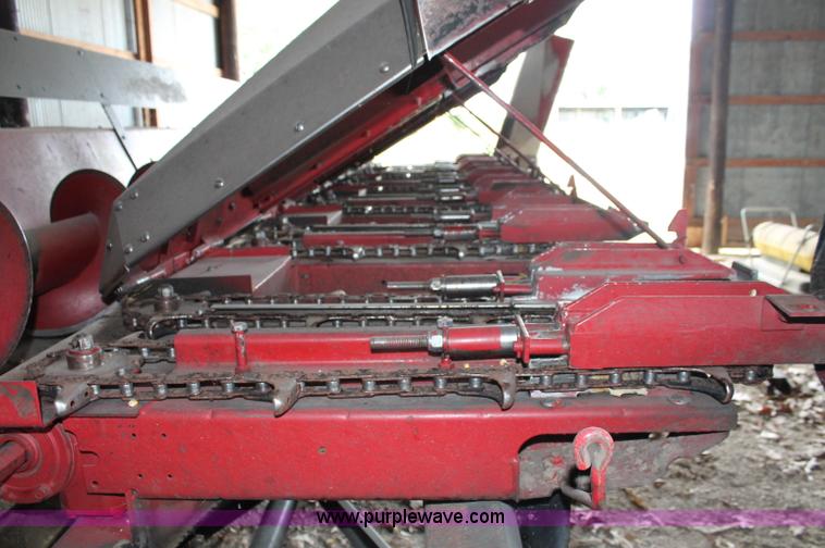 image for item C2688 Case IH 1064 corn header