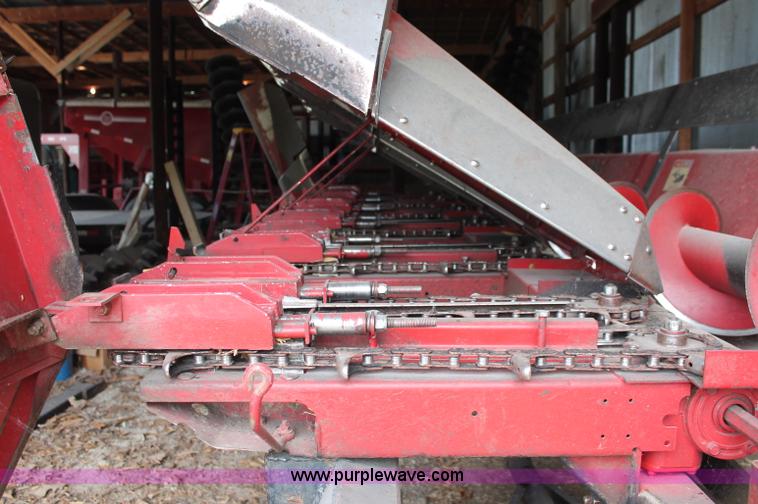 image for item C2688 Case IH 1064 corn header