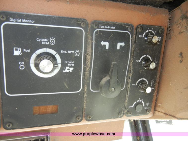 image for item D4296 1986 Gleaner M3 RWA combine