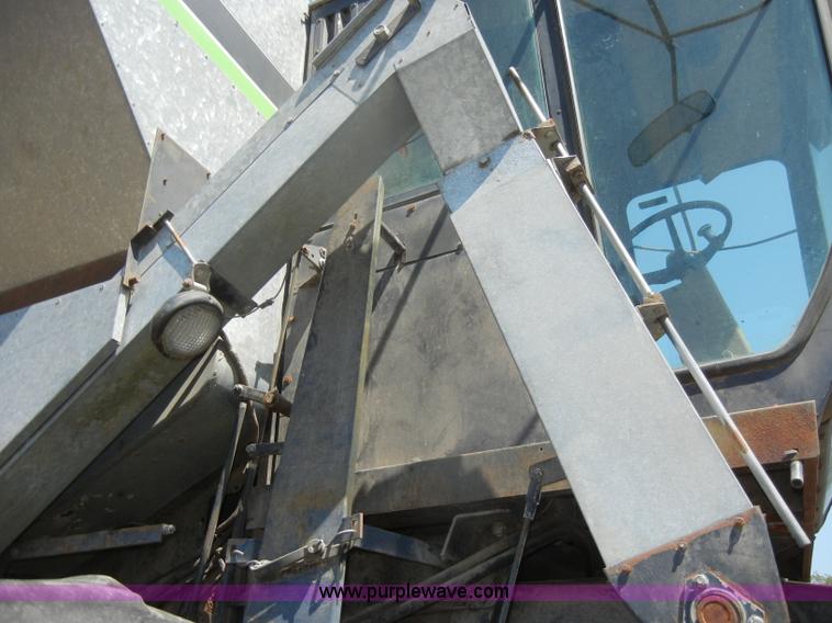 image for item D4296 1986 Gleaner M3 RWA combine