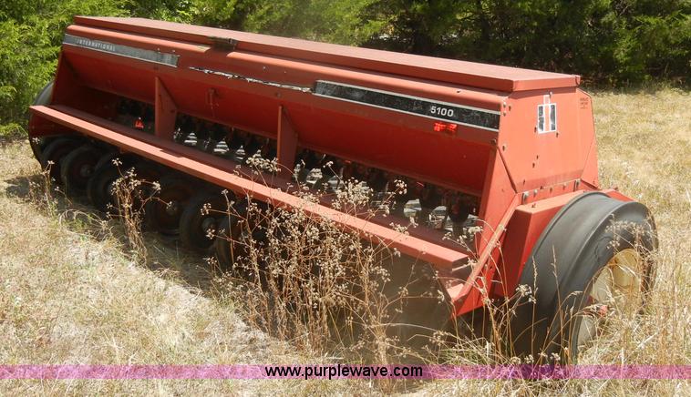 image for item D4298 International 5100 drill