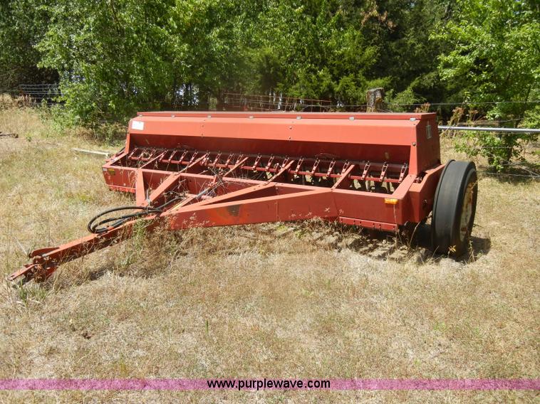 image for item D4298 International 5100 drill