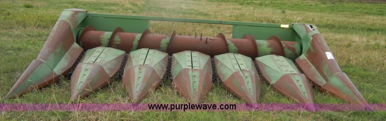 image for item D4318 John Deere 653A six row header