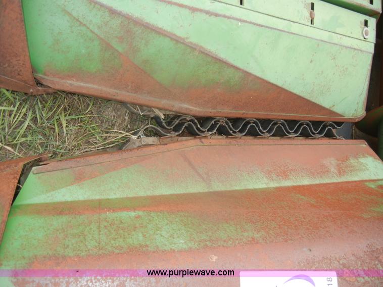 image for item D4318 John Deere 653A six row header