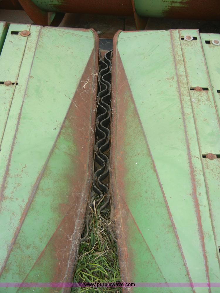 image for item D4318 John Deere 653A six row header