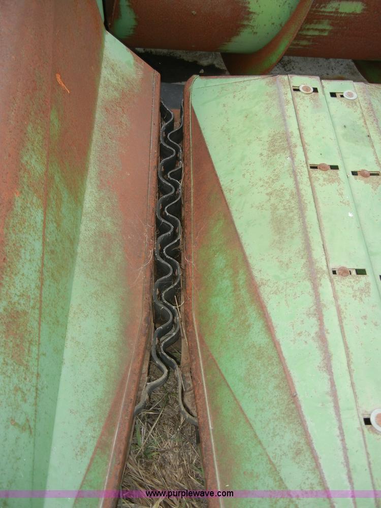 image for item D4318 John Deere 653A six row header