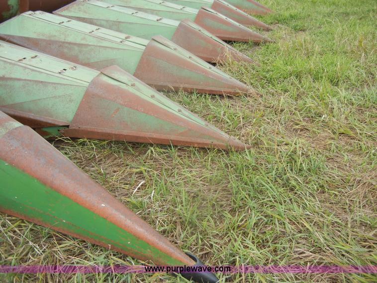 image for item D4318 John Deere 653A six row header